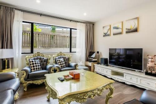 Grand Retreat with spa pool and parking, Auckland (zdjęcie 11)