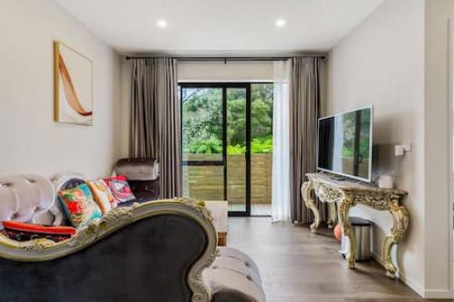 Grand Retreat with spa pool and parking, Auckland (zdjęcie 6)