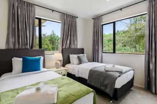 Grand Retreat with spa pool and parking, Auckland (zdjęcie 8)