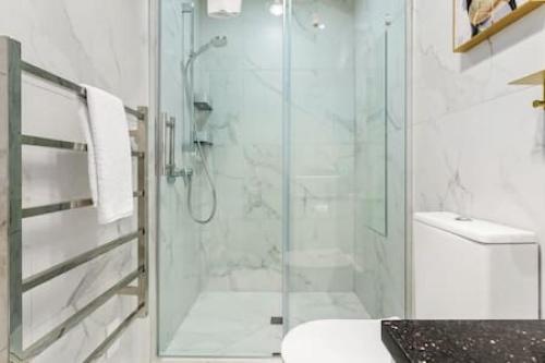 Grand Retreat with spa, sauna & parking