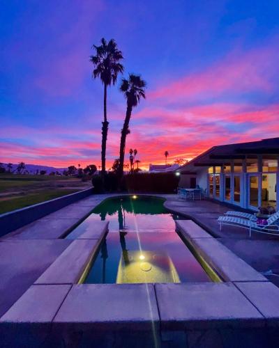 28 day minimum Luxury Joyful Desert in Palm Desert, USA