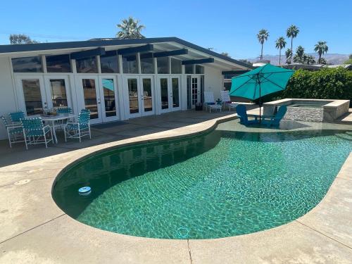 28 day minimum Luxury Joyful Desert in Palm Desert, USA
