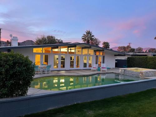 28 day minimum Luxury Joyful Desert in Palm Desert, USA