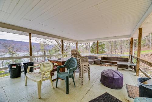 Pet-Friendly New York Escape with Deck and Lake Views!