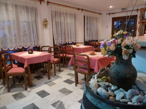 ردهة, Paris Beach Hotel in Ireo