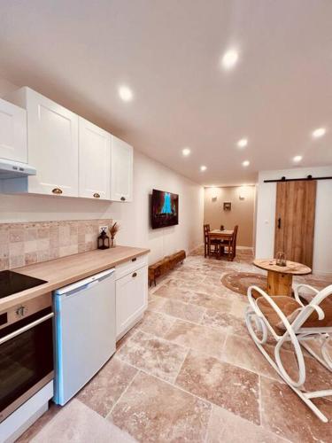 virtuve, Maison Aveny Spa in Ecos