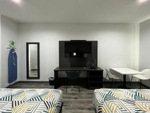2 queen beds
