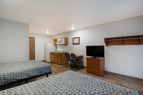 WoodSpring Suites Lexington Southeast - image 13