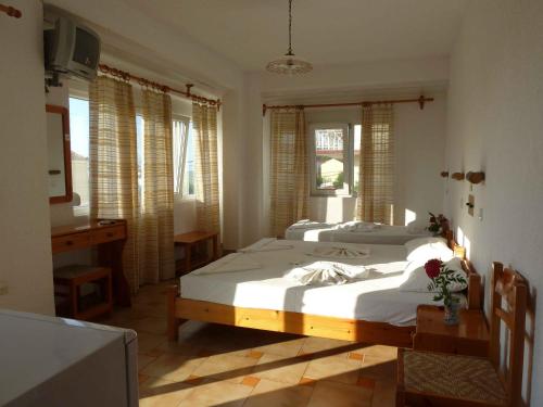 Paris Beach Hotel in Ireo