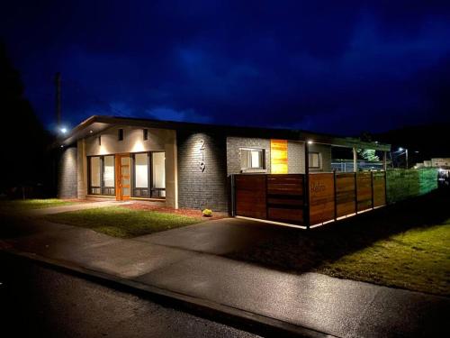 . New Romantic vacation home by lakes w/ hot tub.
