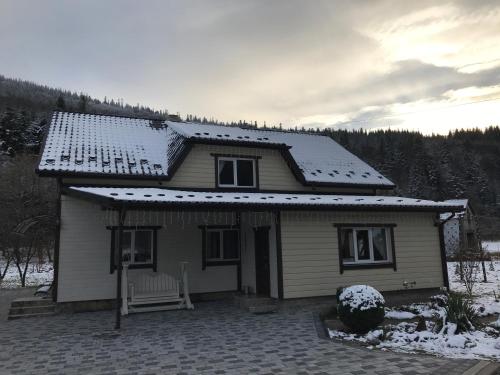 Karpatske Vidlunnya - Chalet - Mykulychyn