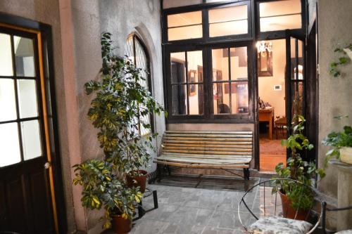 Pandangan, Landay Hostel in Santiago