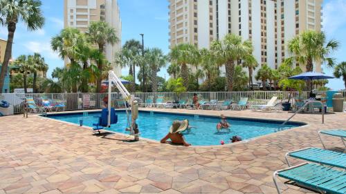 Pelican Pointe Hotel - image 9