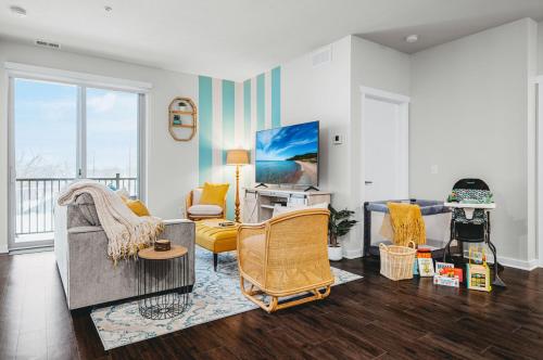 NEW Shoreline 401 2BR Condo Near Downtown and Bay in Traverse City, USA