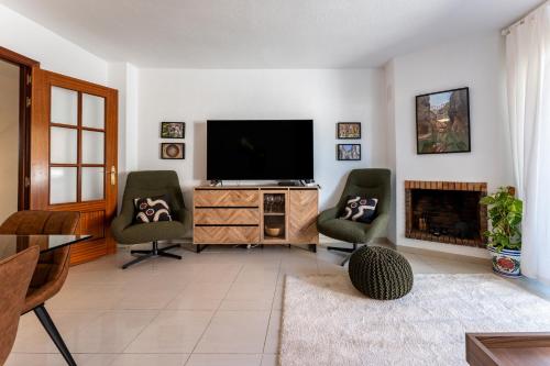 Three-Bedroom Townhouse image 10