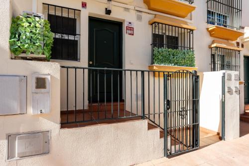 Three-Bedroom Townhouse image 1