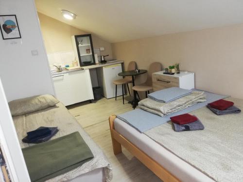 Economy Triple Room