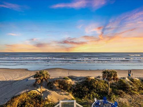 Sea Haven- Ocean Front Luxury Property in Bolivar Peninsula, USA