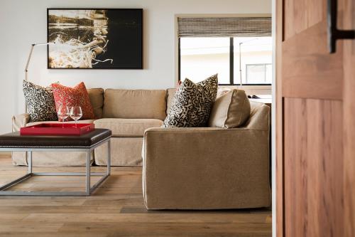 Suite, partial ocean view