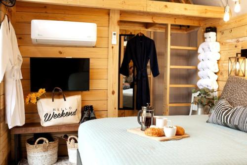 Meadow View Romantic Nature Stay w Barn Outdoor Tub and Sauna - image 3