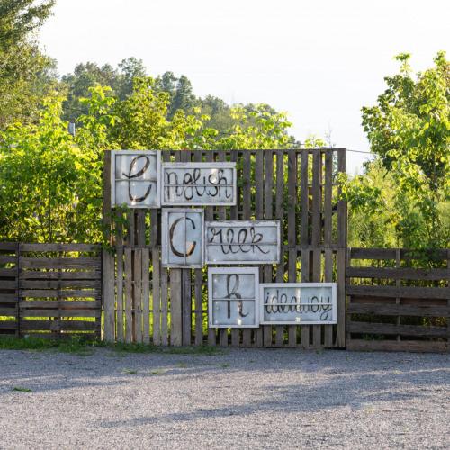Meadow View Romantic Nature Stay w Barn Outdoor Tub and Sauna - image 13