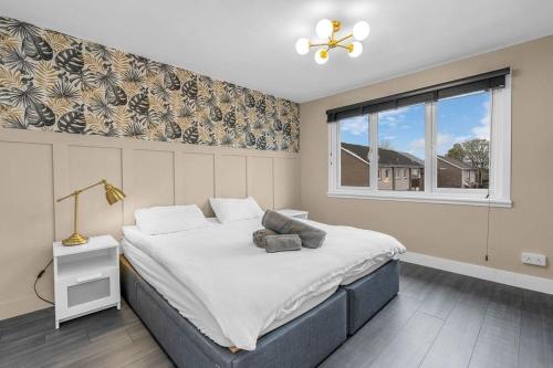 West Lothian 5 Beds + car space in Whitburn