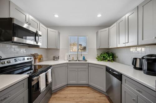 設施, Beautiful Work Stay Retreat in Pueblo Near Downtown in 東邊