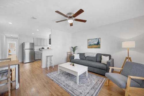 Beautiful Work Stay Retreat in Pueblo Near Downtown in 東邊
