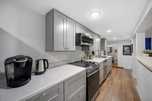 設施, Beautiful Work Stay Retreat in Pueblo Near Downtown in 東邊