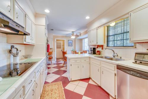 Baton Rouge Retreat with Private Patio! in Baton Rouge, USA