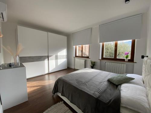 Garda View Apartment Room Type - Family Room with Lake View