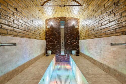 桑拿, Luxury Georgian House With Sauna Sleeps 19-23 in 哈爾斯頓