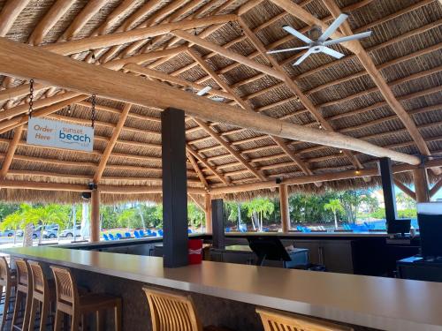 ผับ/เลาจน์, ฟิชเชอร์แมนวิลเลจ รีสอร์ท (Fishermens Village Resort) in ปุนตา กอร์ดา (FL)