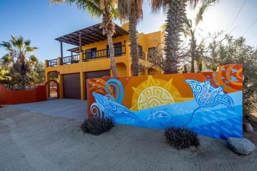 . 5 Minutes to Downtown Los Barriles, Walk to Beach