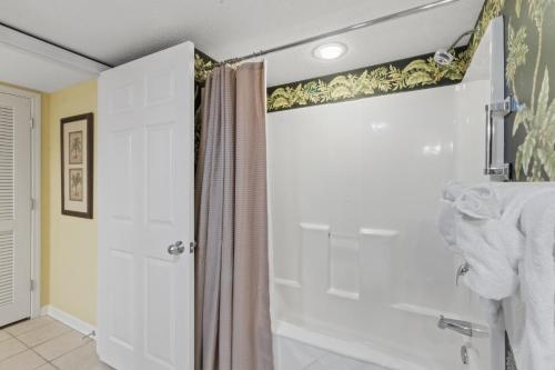 Yacht Club Villas 2-903 - image 13