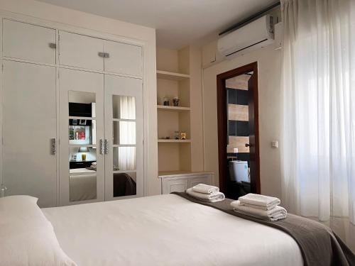 Apartment Wall Center - Aloha Sevilla