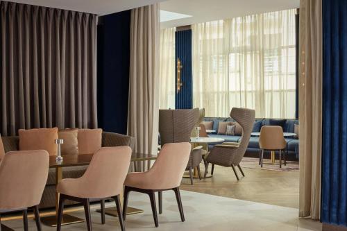 Sheraton Grand Hotel & Spa - image 9