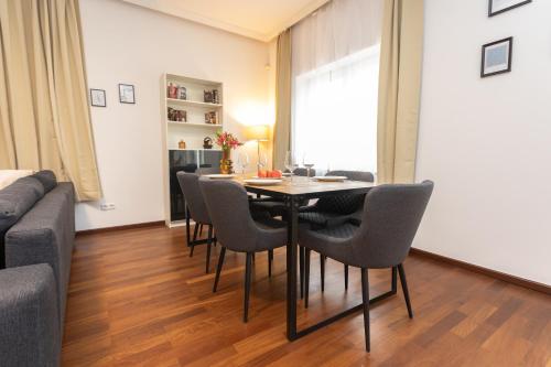 Stadthaus mit 2 Schlafzimmern & Wohnzimmer mit Kamin - Kostenloser Privat-Parkplatz auf dem Grundstück in Leipzig, Deutschland