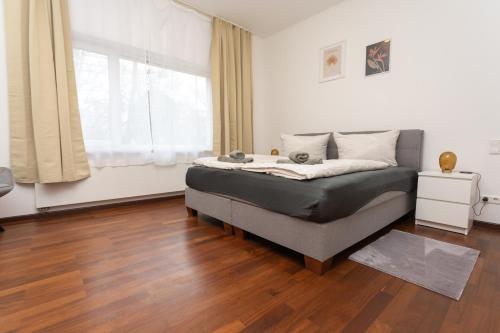 Stadthaus mit 2 Schlafzimmern & Wohnzimmer mit Kamin - Kostenloser Privat-Parkplatz auf dem Grundstück in Leipzig, Deutschland