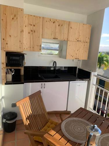 Cozinha, Studio Entre Terre et Mer, Tartane, Martinique in La Trinite