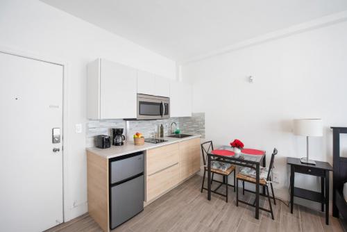 Lovely condo in Miami Beach 4