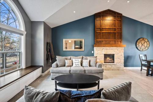 Pet-Friendly, Flexible Extensions, Sleeps 10+ in Colorado Springs, USA
