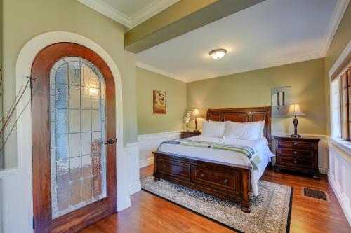 Character Stay across Swan Lake Nature Sanctuary