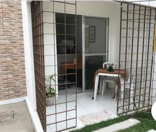 CASA COMPACTA NO PRIVÊ COQUEIRAL COM GARAGEM