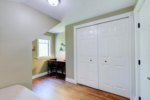 Character Stay across Swan Lake Nature Sanctuary