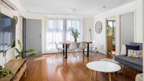 Holiday Home room in Walking Distance to Shoal Bay Beach