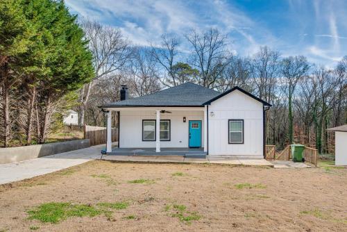 Spacious Atlanta Home with Deck Less Than 5 Mi to Downtown! Spacious Atlanta Home with Deck Less Than 5 Mi to Downtown!