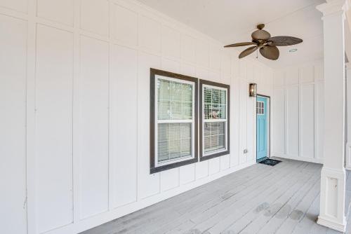 Spacious Atlanta Home with Deck Less Than 5 Mi to Downtown! Spacious Atlanta Home with Deck Less Than 5 Mi to Downtown!