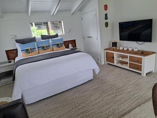 Waterfront island-style 1-bdrm superior Villa in Tairua