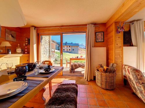 Chalet spacieux avec cheminée et WIFI au Levassay - FR-1-344-1202